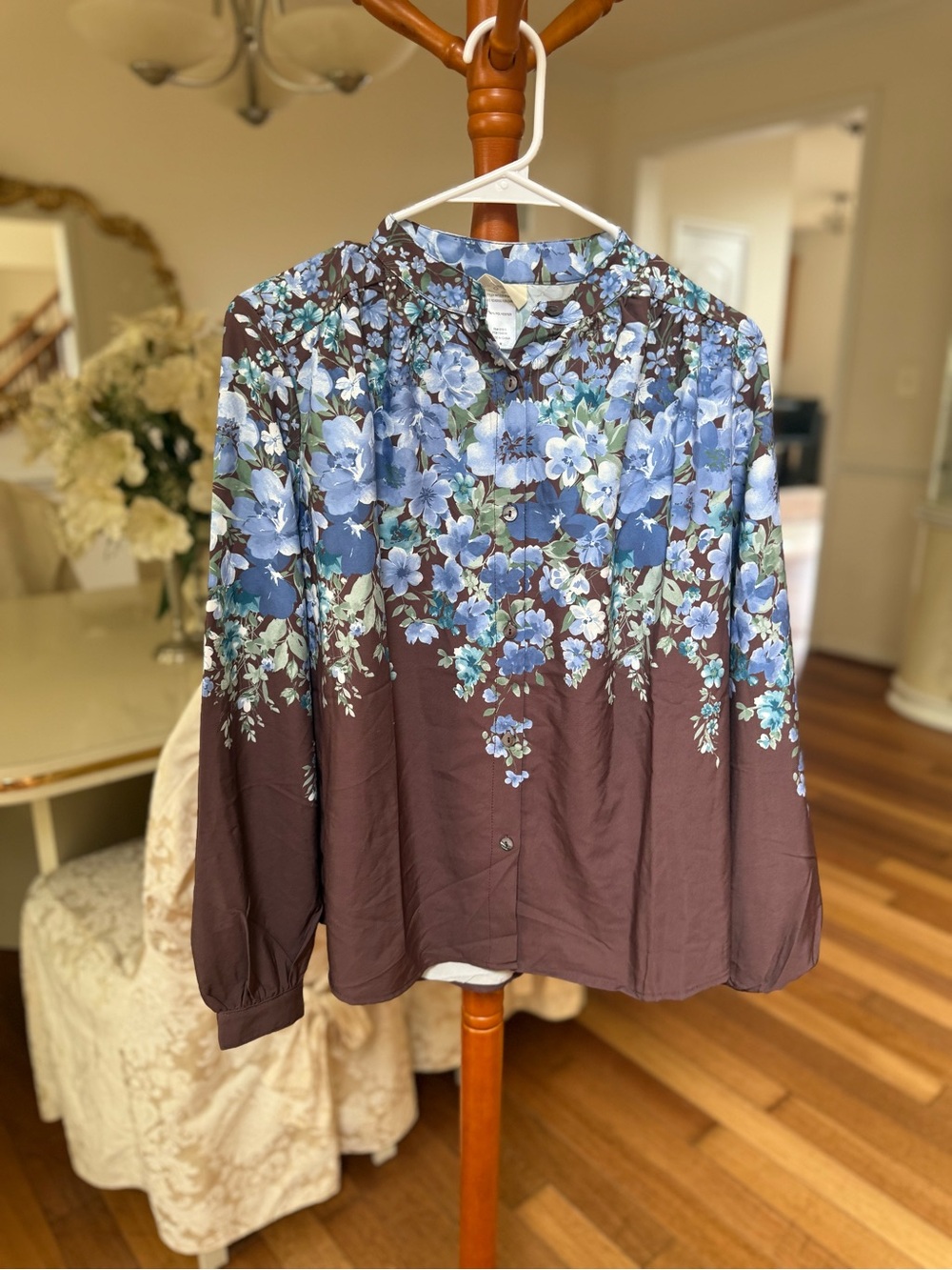 NWOT A.K.A Posh Brown Blouse with Blue Floral Print Size M - Picture 5 of 11